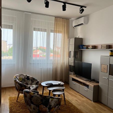 Apartment Charlie Private Parking Новий Сад Екстер'єр фото