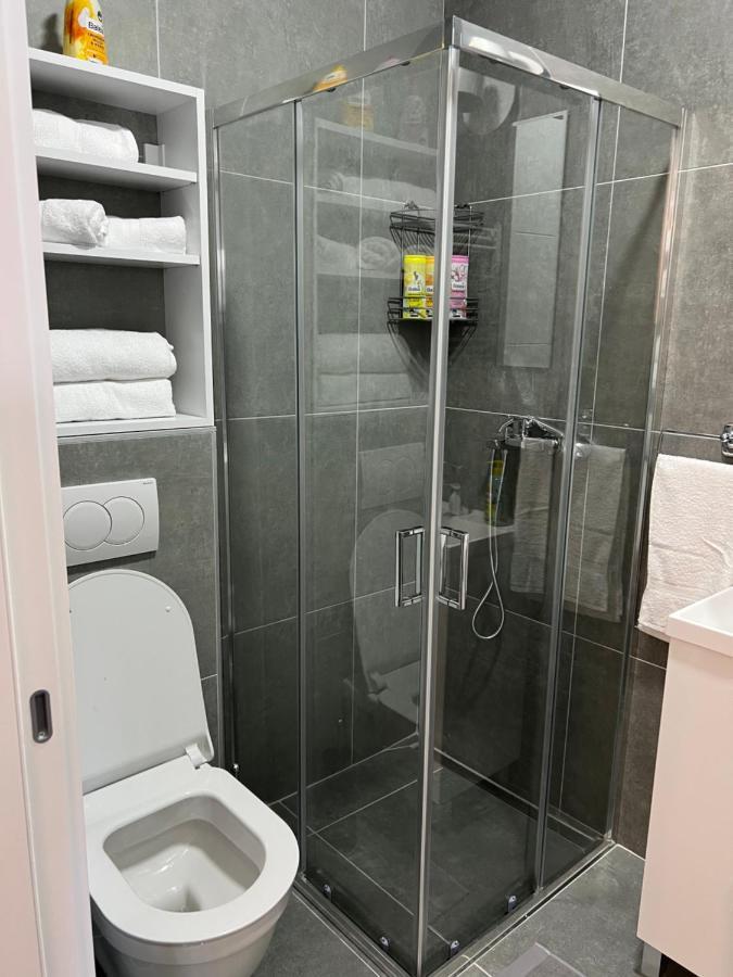 Apartment Charlie Private Parking Новий Сад Екстер'єр фото