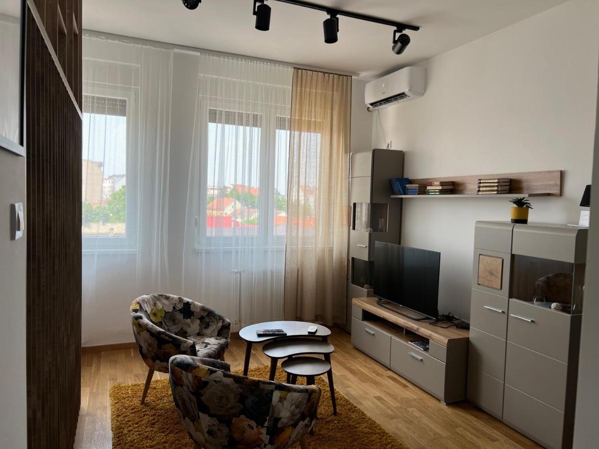 Apartment Charlie Private Parking Новий Сад Екстер'єр фото