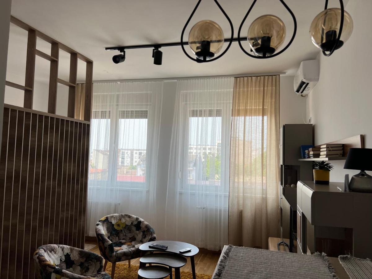 Apartment Charlie Private Parking Новий Сад Екстер'єр фото