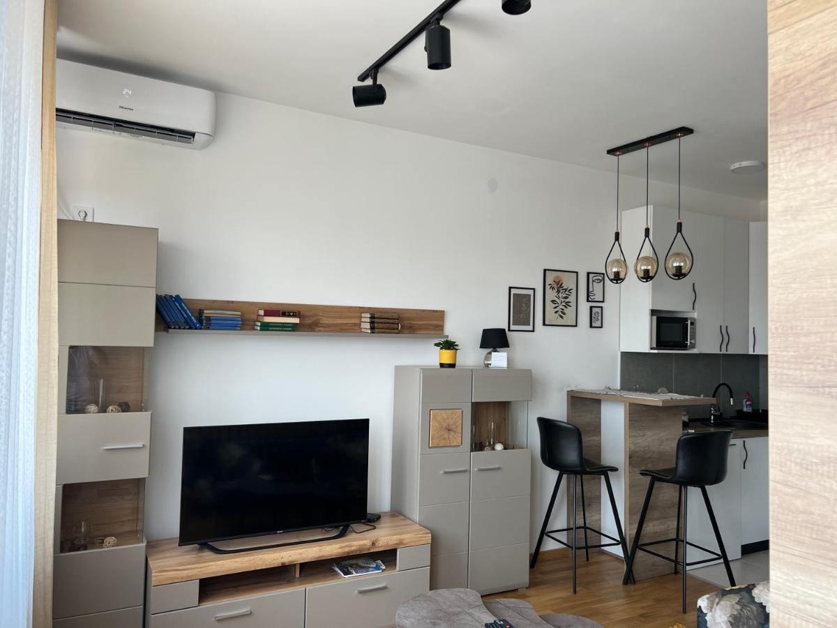 Apartment Charlie Private Parking Новий Сад Екстер'єр фото